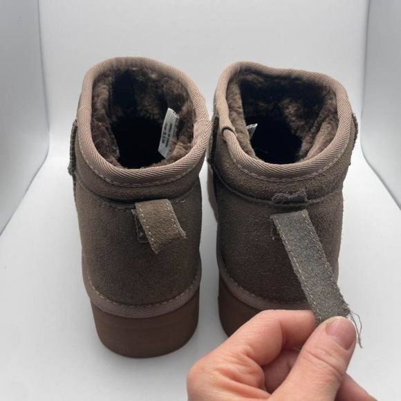 CUSHIONAIRE Women's COZY Genuine Suede pull on platform boot TAUPE 9.5W - Picture 4 of 6